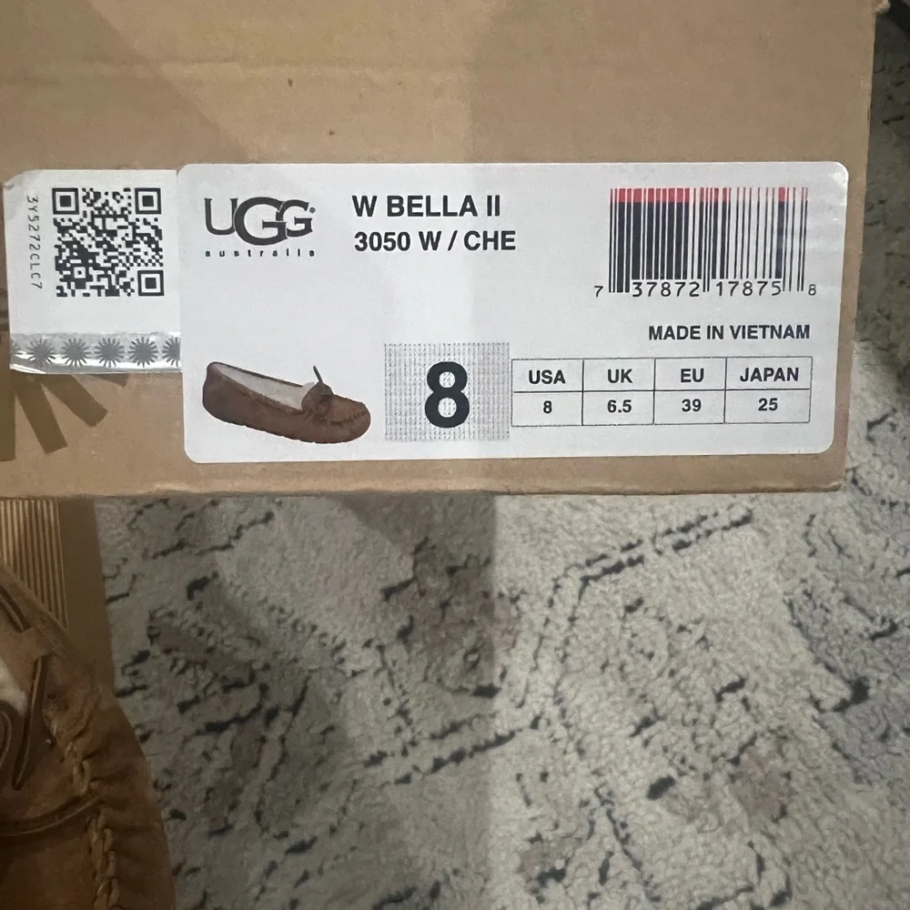 Ugg moccasin slippers - Picture 2 of 5